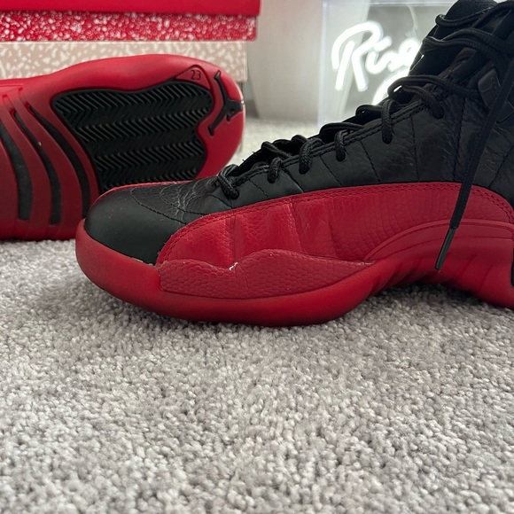 Pre owned Jordan 12 flu games (2016) in good condition. - Picture 11 of 12